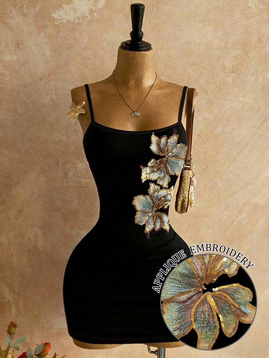 Women'S Fashion Of The 70S - Robe élégante vintage, broderie patchwork lourde,